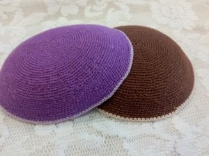 כיפה 14 ס"מ בצבעים: חום, סגול