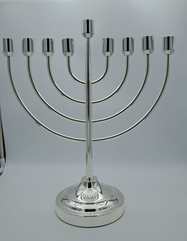 חנוכיה מהודרת -קלאסית דמוי כסף